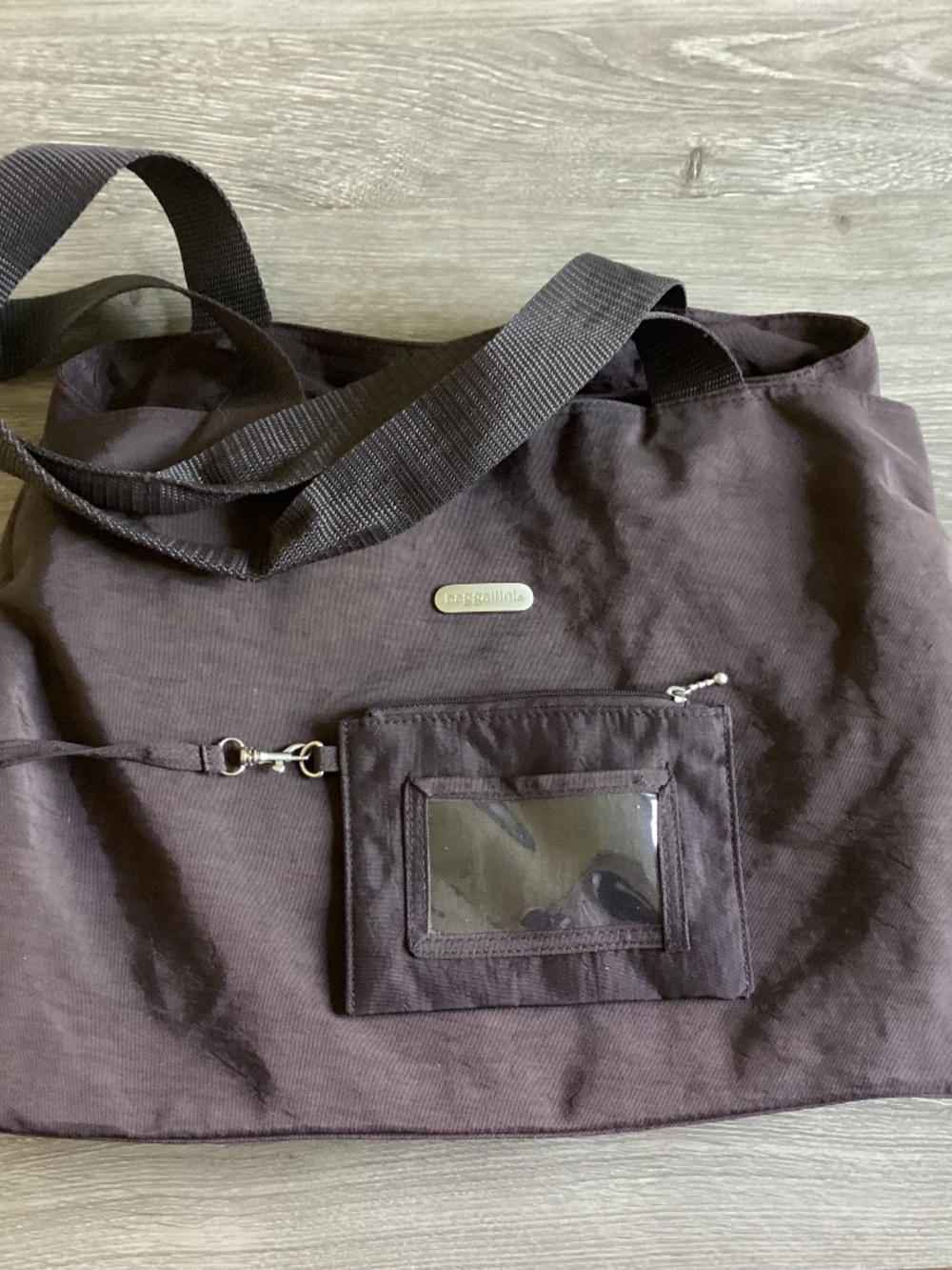 Baggallini Brown lightweight expandable travel bag 12 pocket ID holders Tote
